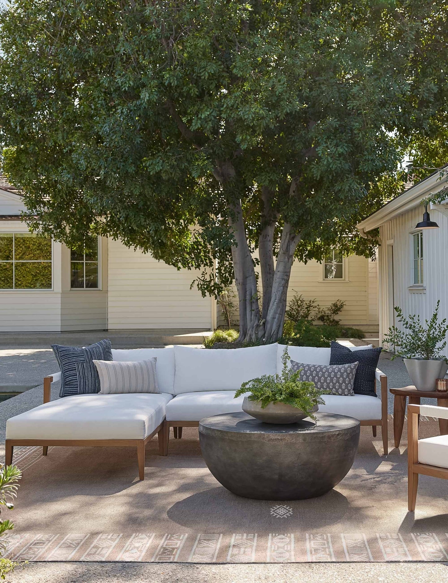 Coussin Marseille de Sunbrella pour Lulu et Georgia